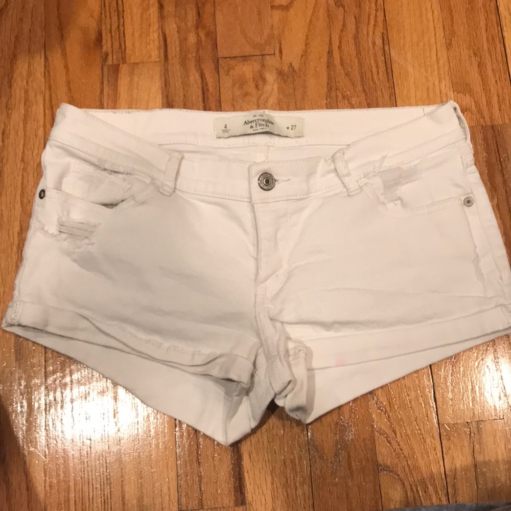 Abercrombie and fitch white shorts!